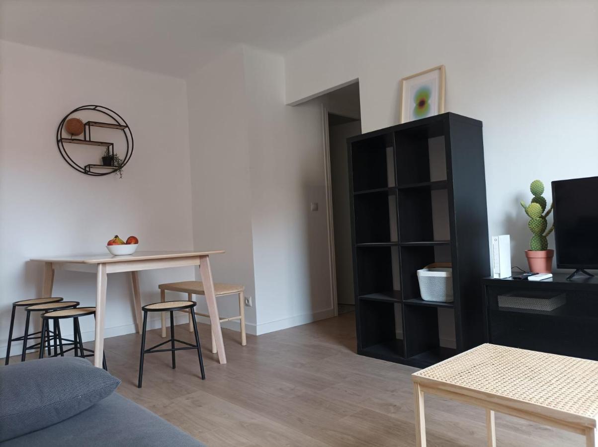 Cool! 5' To Metro. 15' To Center/beach By Metro. Apartment